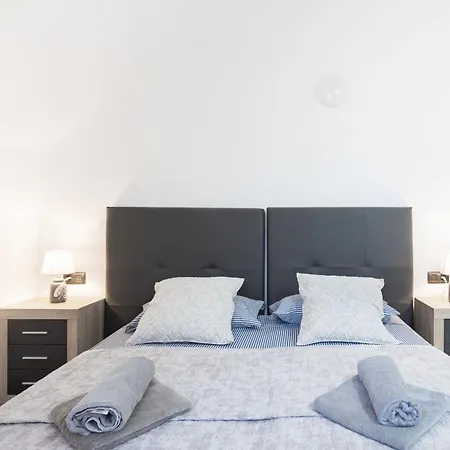 Moderne Mit Meerblick Und Pool شقة